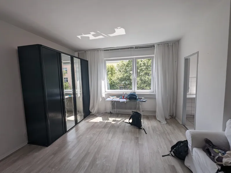 Nachmieter gesucht: 1-Zimmer-Wohnung mit EBK und Aufzug nahe Ludwigkirchplatz — photo 1